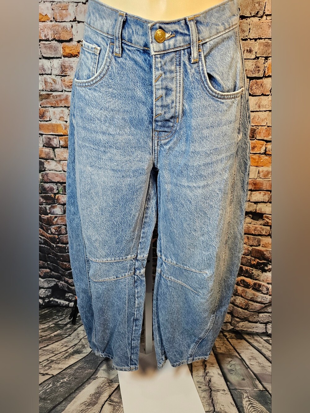 We The Free Moxie Barrel Jeans Size 24 Light Wash Utility Baggy